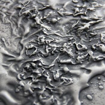 Жидкий металл Metallhaut на поверхности белая бронза